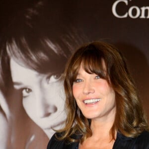 Carla Bruni-Sarkozy lors d'un photocall dans le cadre de sa tournée "French Touch" au théâtre Pallas à Athènes, Grèce, le 22 octobre 2017. © Aristidis Vafeiadakis/Zuma Press/Bestimage