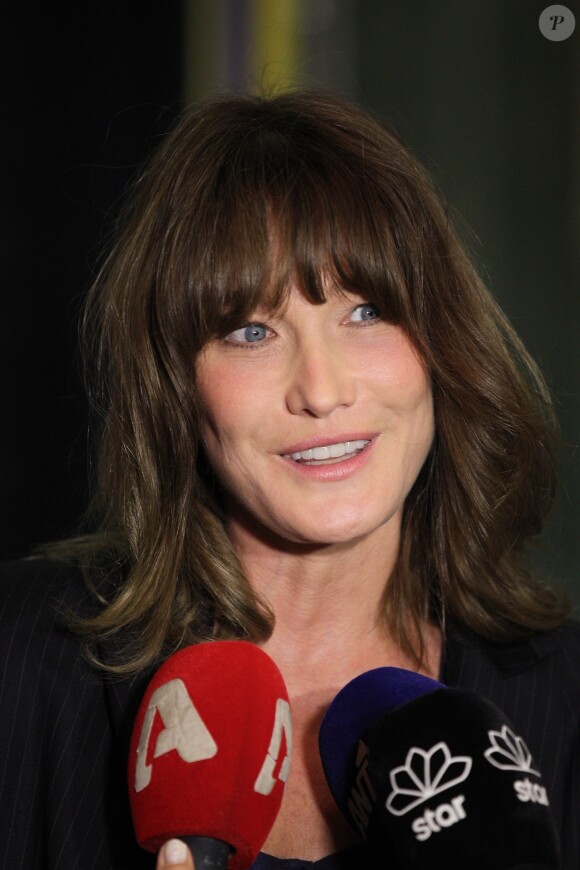 Carla Bruni-Sarkozy lors d'un photocall dans le cadre de sa tournée "French Touch" au théâtre Pallas à Athènes, Grèce, le 22 octobre 2017.