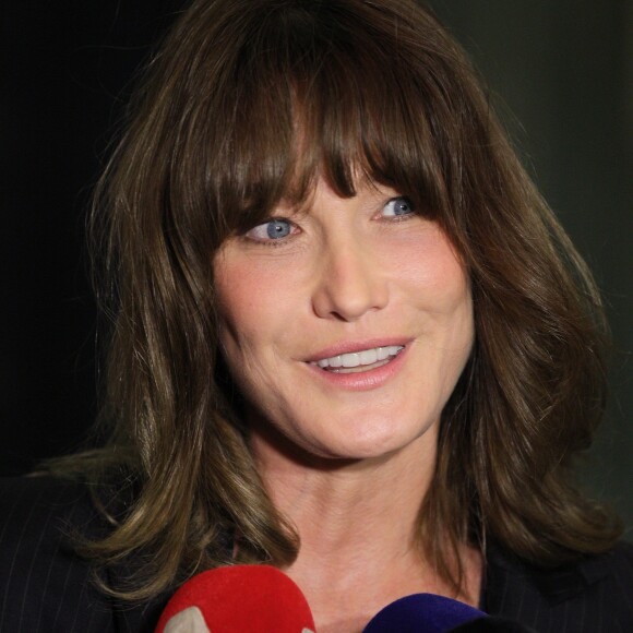 Carla Bruni-Sarkozy lors d'un photocall dans le cadre de sa tournée "French Touch" au théâtre Pallas à Athènes, Grèce, le 22 octobre 2017.