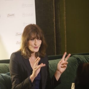 Carla Bruni-Sarkozy en conférence de presse dans le cadre de sa tournée "French Touch" au théâtre Pallas à Athènes, Grèce, le 22 octobre 2017.