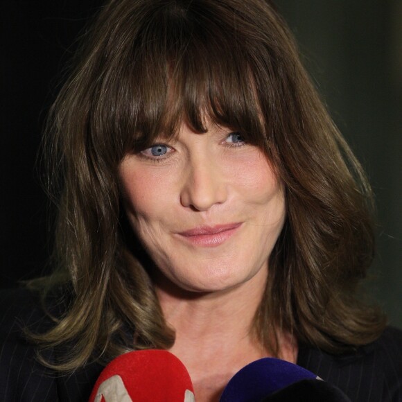 Carla Bruni-Sarkozy lors d'un photocall dans le cadre de sa tournée "French Touch" au théâtre Pallas à Athènes, Grèce, le 22 octobre 2017.