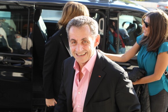 Carla Bruni et Nicolas Sarkozy arrivent à leur hôtel à Athènes, Grèce le 22 octobre 2017. Carla Bruni sera en concert les 23 et 24 octobre 2017 au théâtre Pallas dans le cadre de sa tournée "French Touch".