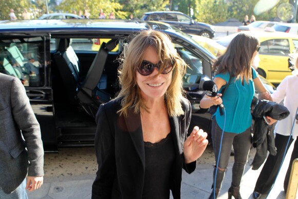 Carla Bruni et Nicolas Sarkozy arrivent à leur hôtel à Athènes, Grèce le 22 octobre 2017. Carla Bruni sera en concert les 23 et 24 octobre 2017 au théâtre Pallas dans le cadre de sa tournée "French Touch".