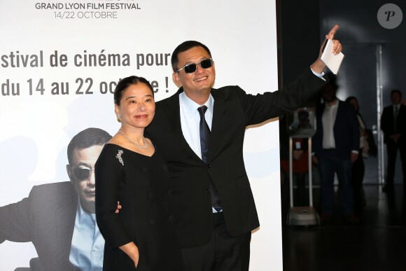 Wong Kar-wai et sa femme Ye-cheng Chan lors du photocall de la soirée de remise de prix au Festival Lumière à Lyon le 20 octobre 2017.