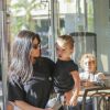 Kourtney Kardashian emmène ses enfants Mason, Penelope et Reign à l'atelier 'Color Me Mine' à Calabasas, le 22 octobre 2017.