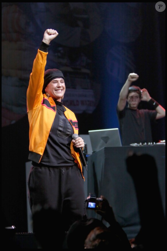 Diam's - Spectacle au zénith de Paris pour fêter les 60 ans d'Emmaüs le 30 octobre 2009.