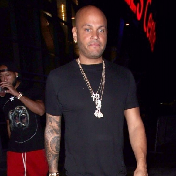 Exclusif - Stephen Belafonte quiite le Staple Center après le match des Lakers à Los Angeles le 19 octobre 2017.