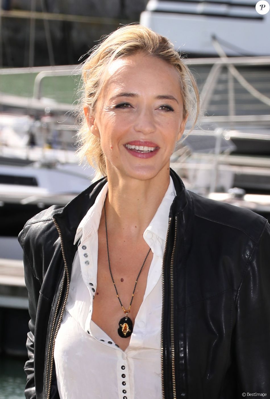 h-l-ne-de-fougerolles-photocall-du-t-l-film-mention-particuli-re-lors