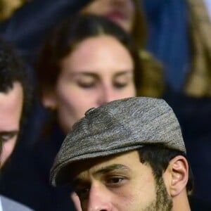 Isabelle Ithurburu et son compagnon Maxime Nucci - People dans les tribunes du Parc des Princes lors du Match PSG contre Nice le 27 octobre 2017. © Giancarlo Gorassini/Bestimage