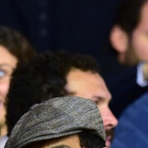 Isabelle Ithurburu et son compagnon Maxime Nucci - People dans les tribunes du Parc des Princes lors du Match PSG contre Nice le 27 octobre 2017. © Giancarlo Gorassini/Bestimage