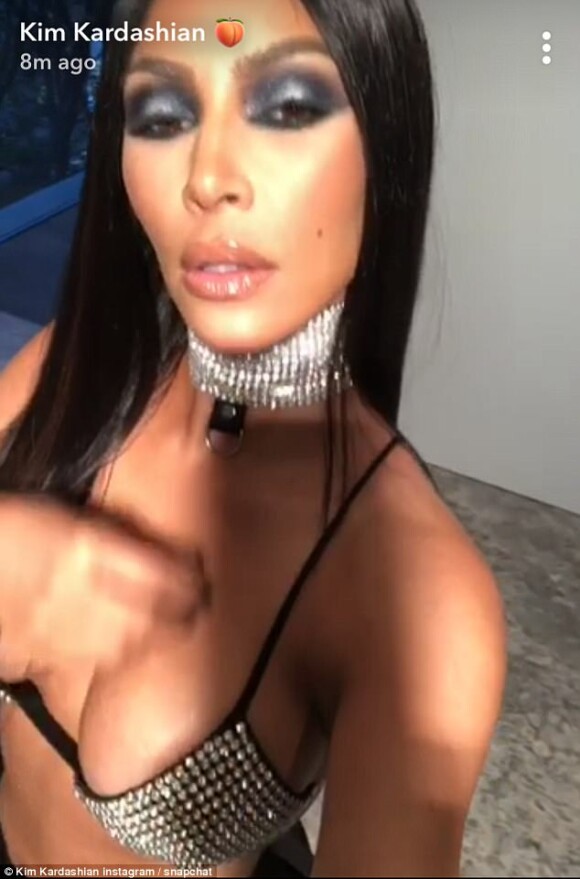 Kim Kardashian déguisée en Aaliyah pour Halloween, 28 octobre 2017.