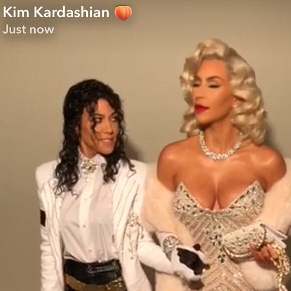 Kardashian déguisée en Madonna, sa soeur Kourtney en Michael Jackson, pour Halloween, 28 octobre 2017.