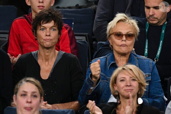 Muriel Robin et sa compagne Anne Le Nen - People a la demi-finale entre J. Sock et J. Benneteau - Tournoi de tennis "Rolex Paris Masters 2017" - paris le 4 novembre 2017 © Veeren - Perusseau / Bestimage