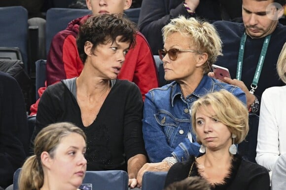 Muriel Robin et sa compagne Anne Le Nen - People a la demi-finale entre J. Sock et J. Benneteau - Tournoi de tennis "Rolex Paris Masters 2017" - paris le 4 novembre 2017 © Veeren - Perusseau / Bestimage