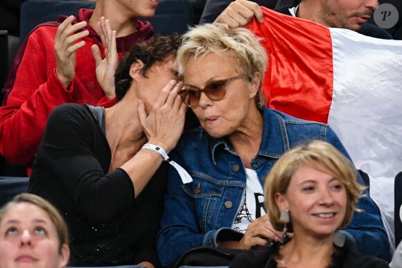 Muriel Robin et sa compagne Anne Le Nen - People a la demi-finale entre J. Sock et J. Benneteau - Tournoi de tennis "Rolex Paris Masters 2017" - paris le 4 novembre 2017 © Veeren - Perusseau / Bestimage
