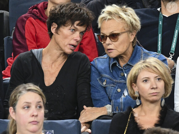 Muriel Robin et sa compagne Anne Le Nen - People a la demi-finale entre J. Sock et J. Benneteau - Tournoi de tennis "Rolex Paris Masters 2017" - paris le 4 novembre 2017 © Veeren - Perusseau / Bestimage