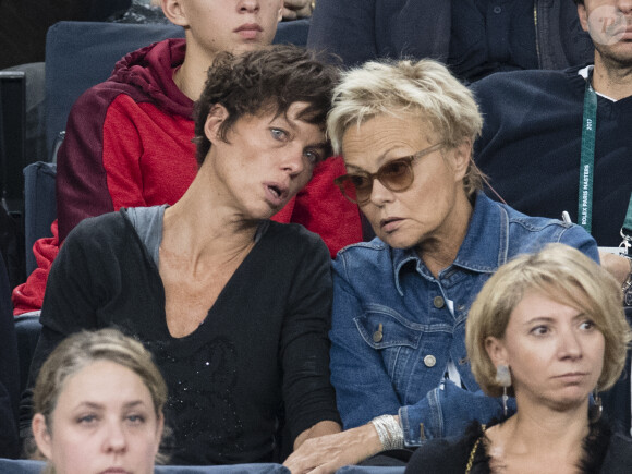 Muriel Robin et sa compagne Anne Le Nen - People a la demi-finale entre J. Sock et J. Benneteau - Tournoi de tennis "Rolex Paris Masters 2017" - paris le 4 novembre 2017 © Veeren - Perusseau / Bestimage
