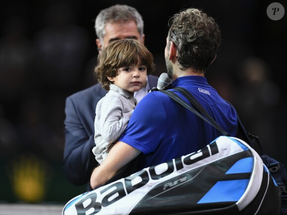 Julien Benneteau et son fils Ayrton - People a la demi-finale entre J. Sock et J. Benneteau - Tournoi de tennis "Rolex Paris Masters 2017" - paris le 4 novembre 2017 © Veeren - Perusseau / Bestimage