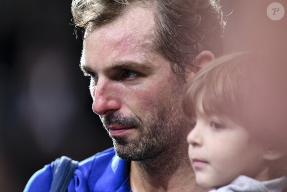 Julien Benneteau et son fils Ayrton - People a la demi-finale entre J. Sock et J. Benneteau - Tournoi de tennis "Rolex Paris Masters 2017" - paris le 4 novembre 2017 © Veeren - Perusseau / Bestimage
