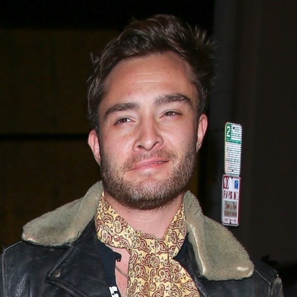 Ed Westwick et sa compagne Jessica Serfaty quittent le restaurant Catch à Los Angeles, le 18 septembre 2017.