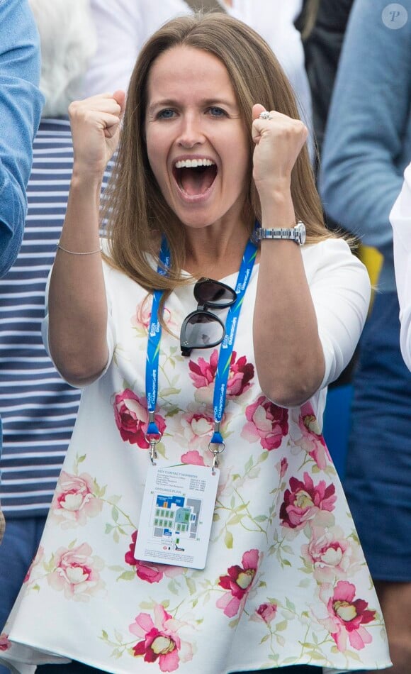 Kim Sears (femme de Andy Murray) encourage son mari pendant la finale du "Aegon Queens tennis Championship" contre Milos Raonic à Londres, le 19 juin 2016.