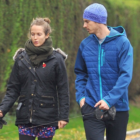 Exclusif - Andy Murray et sa femme Kim promènent leurs chiens à Londres le 10 novembre 2015.