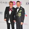 Elton John et son mari David Furnish à la soirée caritative annuelle de la Elton John AIDS Foundation en la Cathédrale Saint-Jean le Théologien à New York, le 7 novembre 2017.