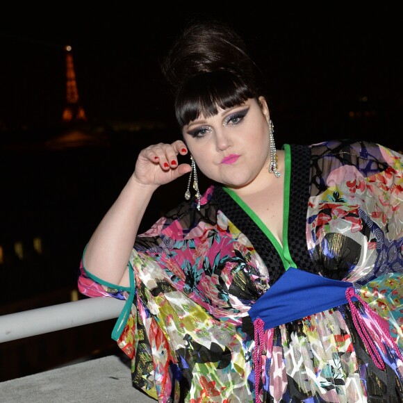 Semi-exclusif - L'auteure-compositrice-interprète américaine Beth Ditto pose sur la terrasse des Galeries Lafayette après le coup d'envoi du noël "Spectacular Spectacular" à Paris, France, le 8 novembre 2017. © Veeren/Bestimage