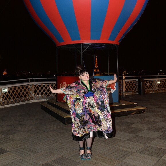 Semi-exclusif - L'auteure-compositrice-interprète américaine Beth Ditto pose sur la terrasse des Galeries Lafayette après le coup d'envoi du noël "Spectacular Spectacular" à Paris, France, le 8 novembre 2017. © Veeren/Bestimage