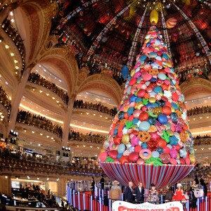 Beth Ditto - L'auteure-compositrice-interprète américaine B. Ditto donne le coup d'envoi du noël "Spectacular Spectacular" des Galeries Lafayette à Paris, France, le 8 novembre 2017. © Veeren/Bestimage