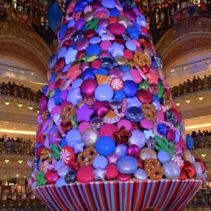 - L'auteure-compositrice-interprète américaine B. Ditto donne le coup d'envoi du noël "Spectacular Spectacular" des Galeries Lafayette à Paris, France, le 8 novembre 2017. © Veeren/Bestimage