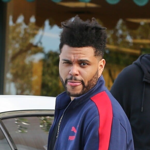 Exclusif - The Weeknd quitte la librairie Barnes & Noble en jogging 'Puma' à Calabasas, le 8 novembre 2017.