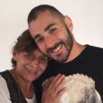 Karim Benzema pose avec sa maman sur Instagram.