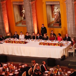 La reine Letizia d'Espagne à Mexico le 13 novembre 2017 avec le président Enrique Peña Nieto et sa femme Angelica Rivera lors du dîner organisé à l'occasion du World Cancer Leaders' Summit (13-15 novembre). © Jack Abuin/Zuma Press/Bestimage