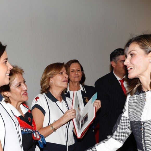 La reine Letizia d'Espagne en visite au siège de la Croix-Rouge mexicaine à Mexico, le 13 novembre 2017. © Jack Abuin/Zuma Press/Bestimage