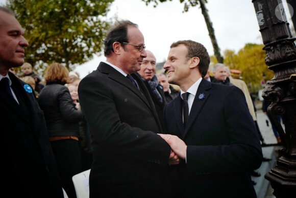 Francois Hollande et Emmanuel Macron, Président de la République - Cérémonie de commémoration du 99ème anniversaire de l'armistice du 11 novembre 1918 à l'Arc de Triomphe à Paris le 11 novembre 2017. © Denis Allard / Pool / Bestimage