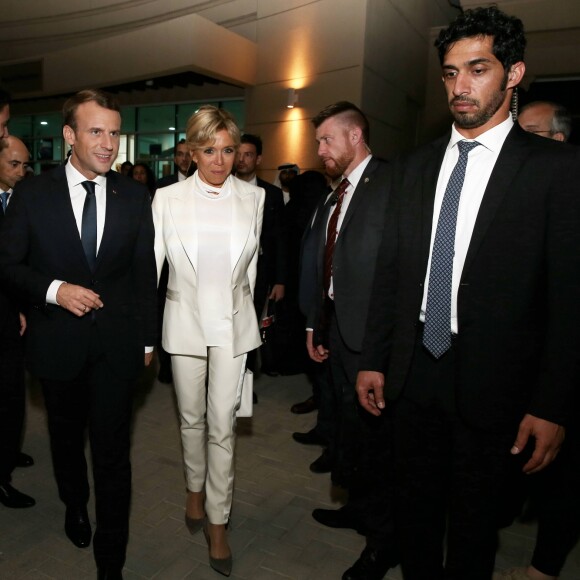 Le président de la République française Emmanuel Macron et sa femme la Première Dame Brigitte Macron (Trogneux) visitent le lycée français International Georges Pompidou d'Abou Dhabi, aux Emirats arabes unis, le 9 novembre 2017. Le président fait une allocution au lycée. © Dominique Jacovides/Bestimage