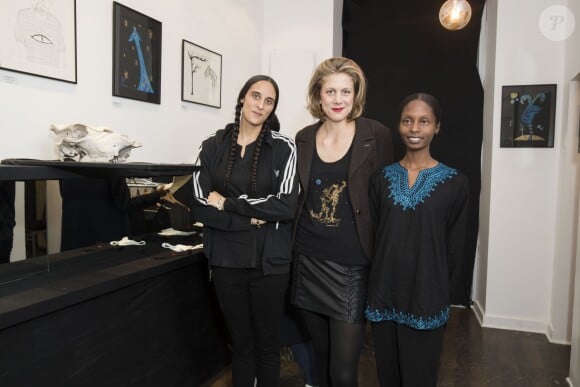 Exclusif - Agathe Stirer (fondatrice et présentatrice TheFrenchKiss) entre Roxane Depardieu et sa compagne Chantelle Broomes - Présentation de la collection Capsule par TheFrenchKiss et Roxane Depardieu à Paris, France, le 16 novembre 2017. © Olivier Borde/Bestimage