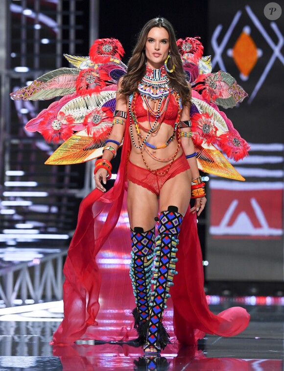 Alessandra Ambrosio - Défilé Victoria's Secret 2017 à Shanghai, le 20 novembre 2017.