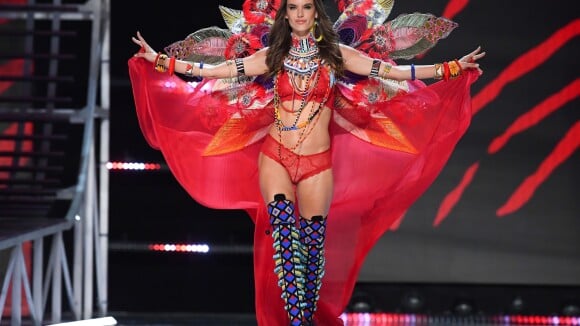 Défilé Victoria's Secret 2017 : Alessandra Ambrosio fait ses adieux