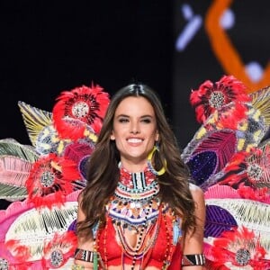 Alessandra Ambrosio - Défilé Victoria's Secret 2017 à Shanghai, le 20 novembre 2017.