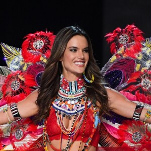 Alessandra Ambrosio - Défilé Victoria's Secret 2017 à Shanghai, le 20 novembre 2017.