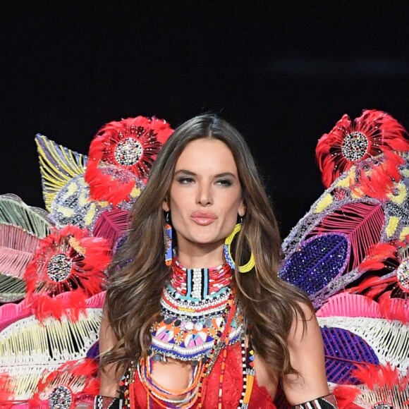 Alessandra Ambrosio - Défilé Victoria's Secret 2017 à Shanghai, le 20 novembre 2017.