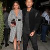 Chrissy Teigen et son mari John Legend arrivent dans le restaurant Delilah pour assister au spectacle de Dave Chappelle à Los Angeles, le 18 octobre 2017.