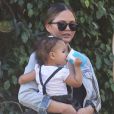 J.Legend et sa femme Chrissy Teigen emmènent leur fille Luna déjeuner à l'Hôtel Bel Air à Los Angeles, le 16 octobre 2017.
