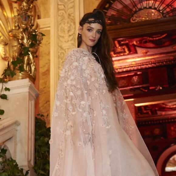 Charlotte Le Bon - Bal masqué DIOR au Palais des ducs de Santoña. Madrid, le 22 novembre 2017.