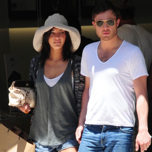 Ed Westwick et Jessica Szohr au centre commercial The Grove, à Los Angeles, le 12 mai 2010.