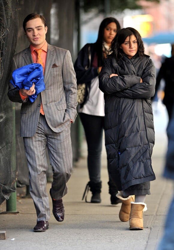 Ed Westwick et Jessica Szohr sur le tournage de "Gossip Girl", à New York, le 17 mars 2009.