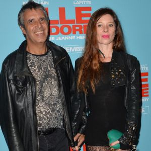 Julien Clerc et sa femme Hélène Grémillon - Avant-première du film "Elle l'adore" au cinéma UGC Normandie à Paris, le 15 septembre 2014.