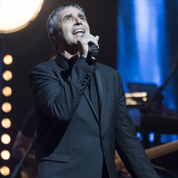 Julien Clerc - 6ème édition du concert caritatif pour l'association "Leurs Voix Pour l'Espoir" contre le cancer à l'Olympia à Paris le 12 octobbre 2017. © Pierre Perusseau/Bestimage